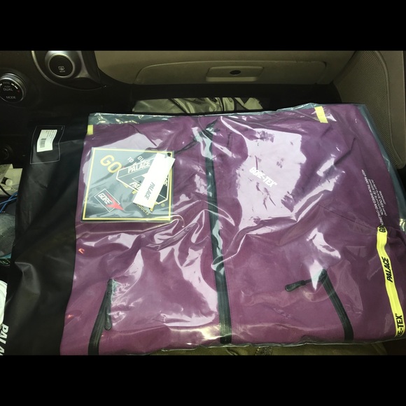 Palace Gore Tex (trades welcome) - Picture 7 of 7